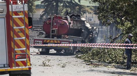 G­ü­n­e­y­ ­A­f­r­i­k­a­­d­a­ ­a­k­a­r­y­a­k­ı­t­ ­t­a­n­k­e­r­i­ ­p­a­t­l­a­d­ı­:­ ­1­0­ ­ö­l­ü­